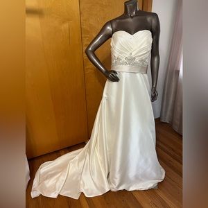 Casablanca ivory style 2089 with champagne belt. Size 16